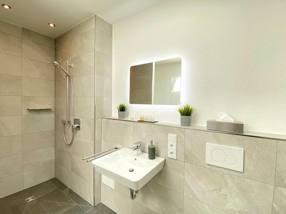 Apartment Auszeit Dream: Lakeside Retreat With Balcony And Parking Friedrichshafen